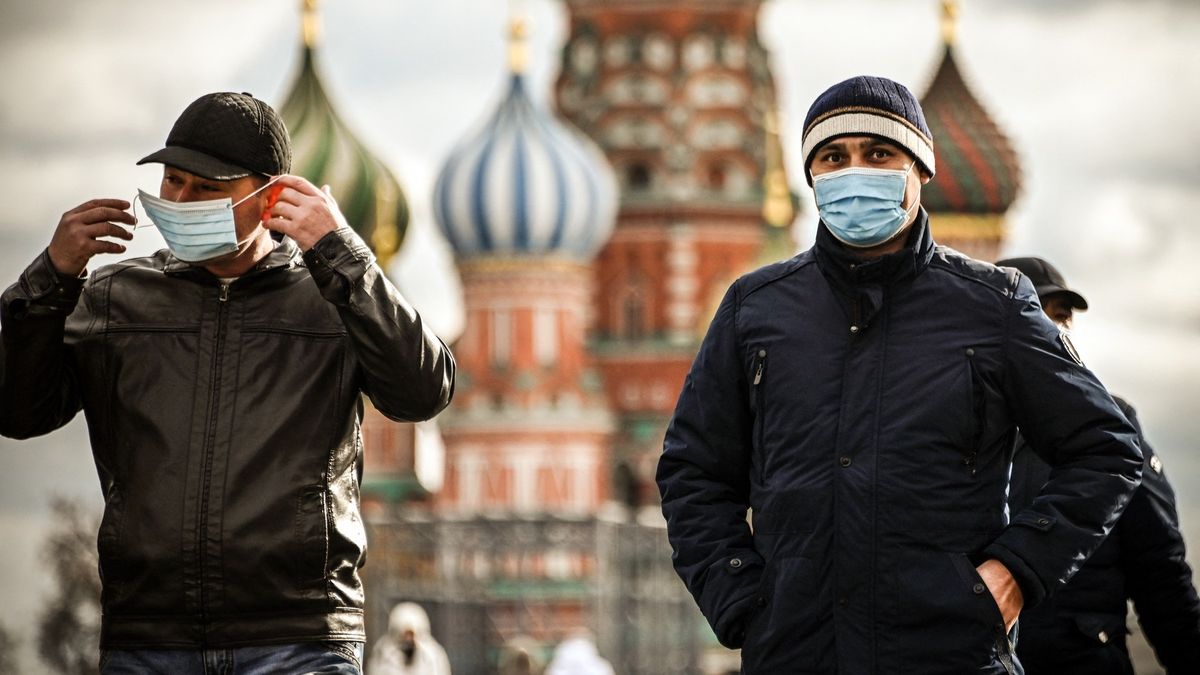 Ruský boj s pandemií: žádný lockdown, Putin schválil týden placeného volna
